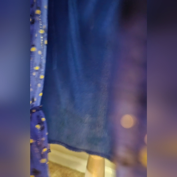 CES FEMME Satin flowy ruffle layered ditsy flower print dress in Blue. Size 4 - Picture 8 of 11